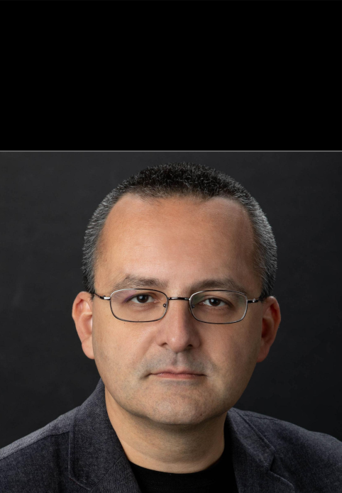 Picture of Keynote Speaker Alberto Cairo